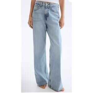 Wide Leg High Rise Light Wash Jeans Size 4